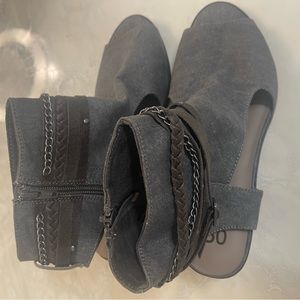 Gladiator Block Heel Sandals. Open On The Side Design. Color Grey Size 10